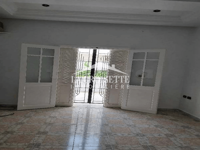 R-de-ch S+3 un usage bureautique à Ain zaghwene ZBL0472