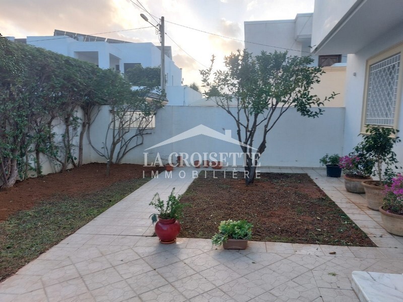 Villa S+5 à La Marsa ZVL1638
