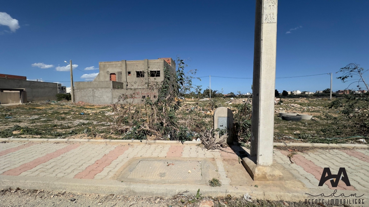 Terrain d'habitation qui fait le coin 276m² à Beni Khiar
