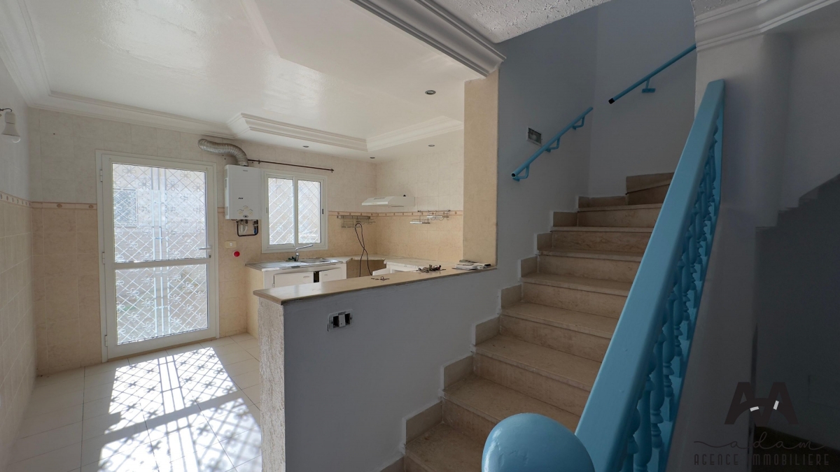 Duplex S+2 vide avec terrasse à Néapolis, Nabeul.