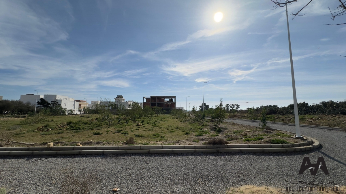 Terrain d'habitation de 437m² à Jinen Beni khiar