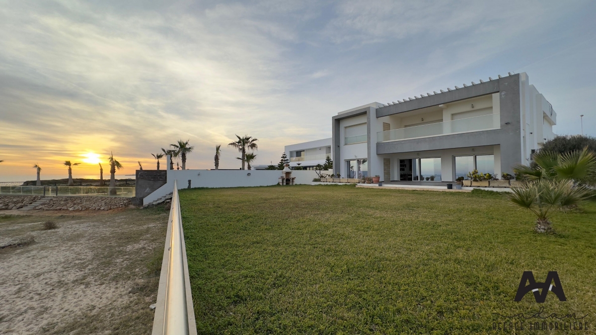 Villa R+1 en S+6 avec vue de mer à Jinen Beni Khiar