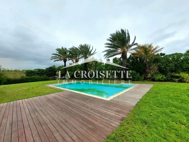 Villa S+3 avec piscine à Gammarth ZVL1651