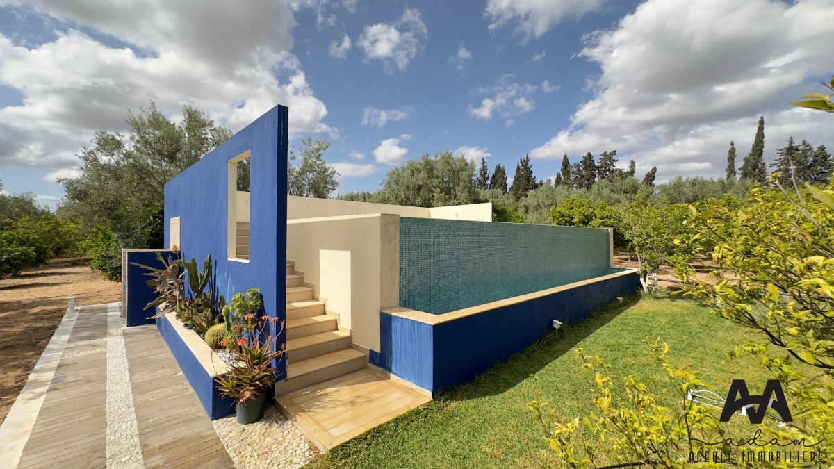 Villa S+4 avec piscine et jardin à Tazarka