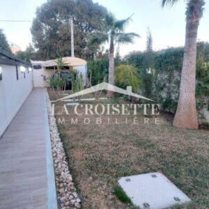 Villa meublé S+4 avec piscine à La Soukra MVL1664