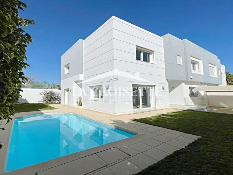 Villa S+4 avec piscine à La Soukra ZVL1665