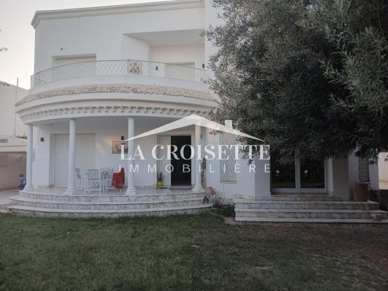 Villa S+4 avec piscine à Carthage MVV0425