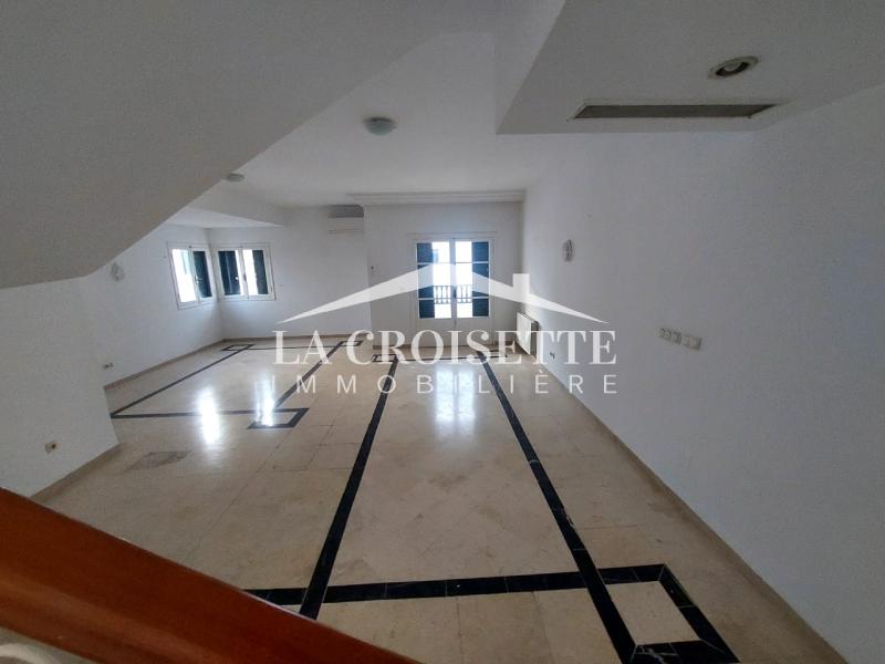 Duplex S+3 avec vue partielle sur mer à La Marsa MDV0165