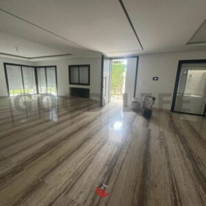 Triplex Jamais Habité avec Ascenseur et Jardin à Chotrana 1