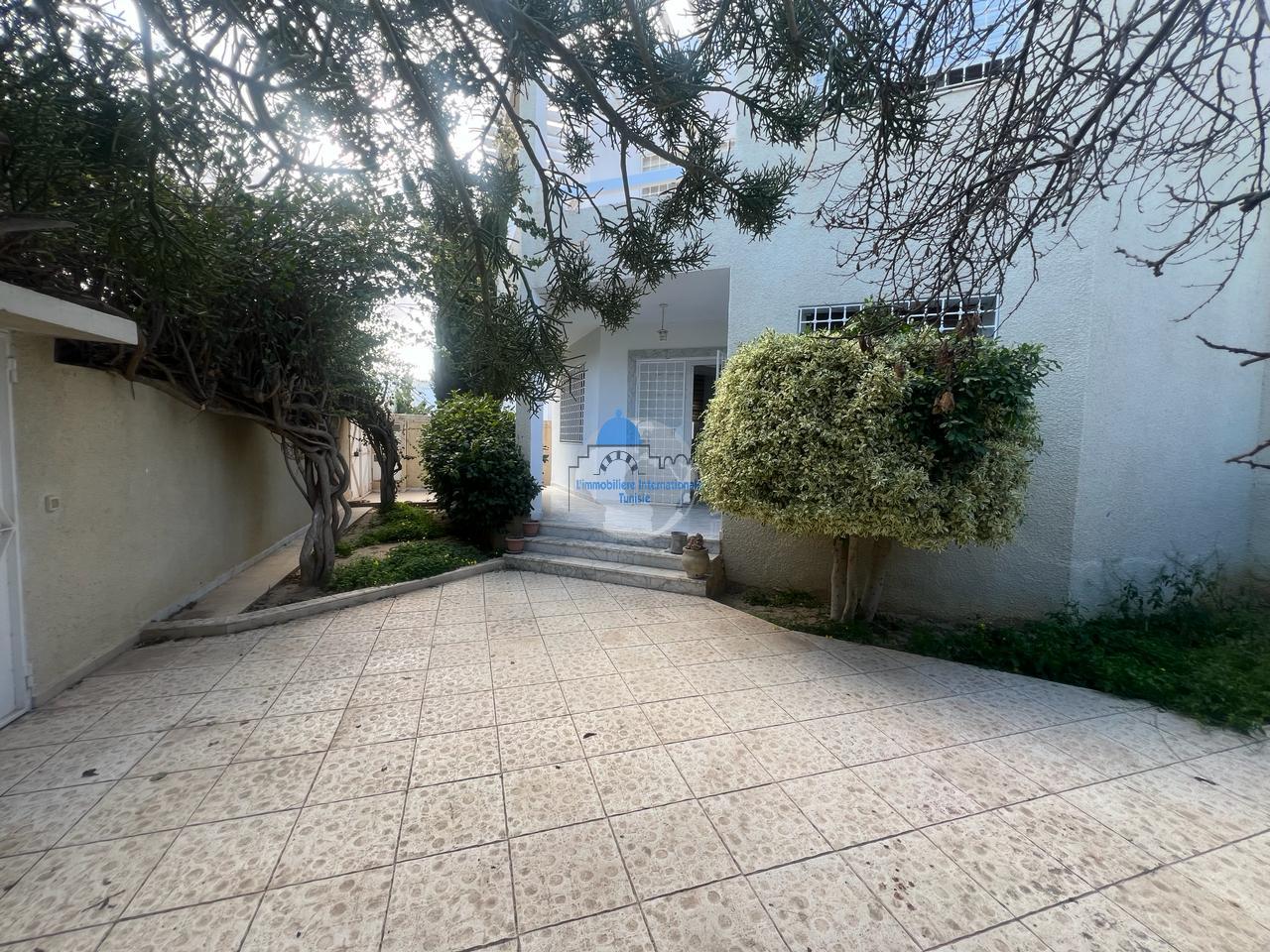 Spacieux villa S+5 à Sahloul