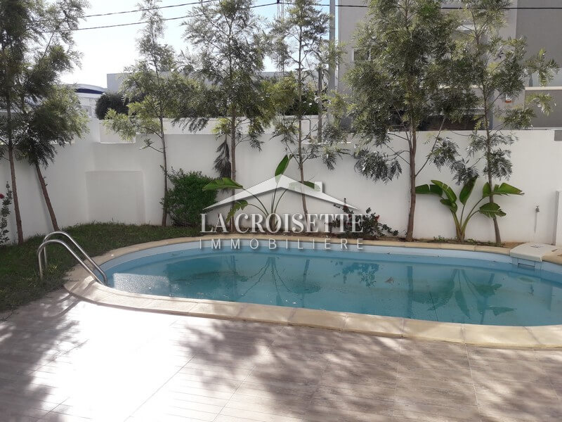 Duplex S+4 avec piscine à La Soukra ZDL0043