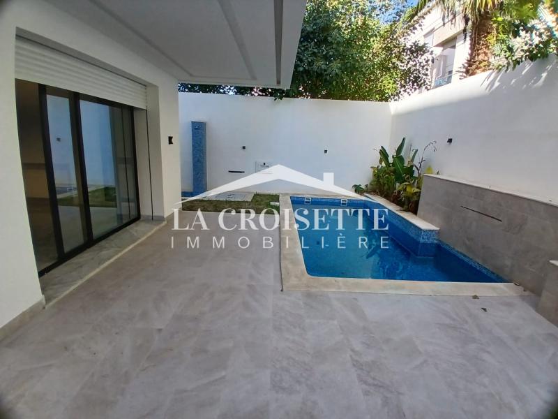 Duplex S+3 avec chambre de service, jardin et piscine à La Soukra MDV0161