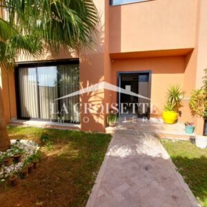Triplex S+3 avec jardin et piscine couverte à La Soukra MTRL0103