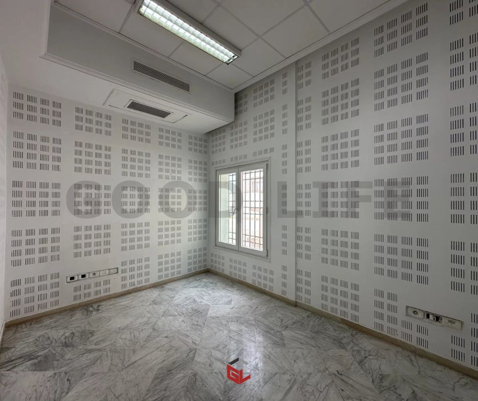 Exceptional H3 Office in the Heart of Urban North Center: Ideal Professional Space for Your Business