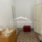 Photo-4 : Rez-de-chaussée de villa avec terrasse S+3 semi-meublé à La Marsa MAL1524