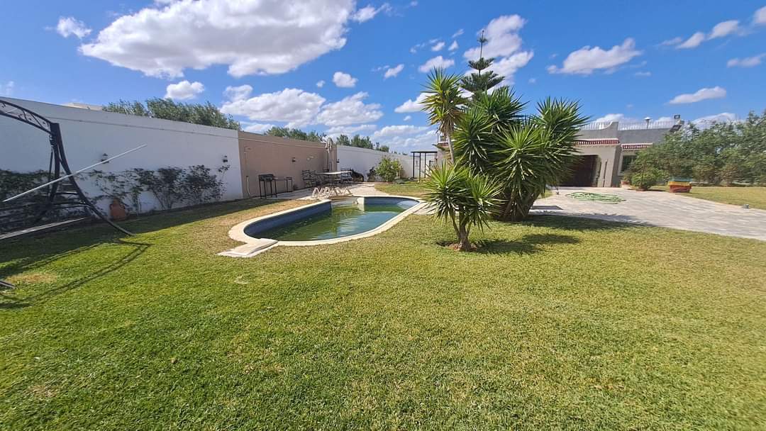 Luxury Villa with Pool and 1 Hectare of Land in Ben Arous