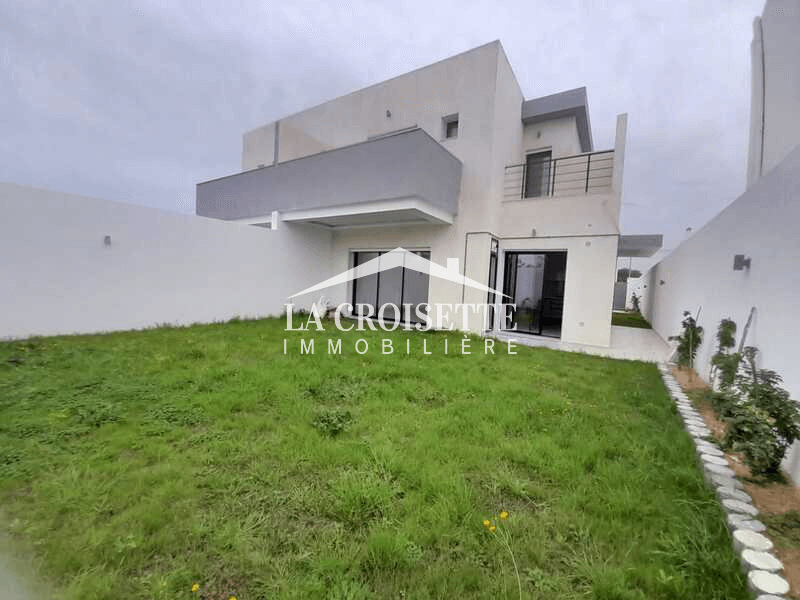 Villa S+4 à La Soukra MVL1327