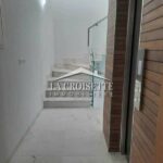 Triplex S+5 avec piscine à La Soukra MTRL0037