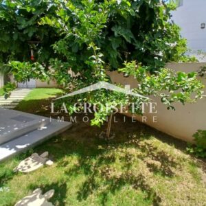 Étage de villa S+3 semi-meublé à Ain Zaghouan Nord ZEL0537