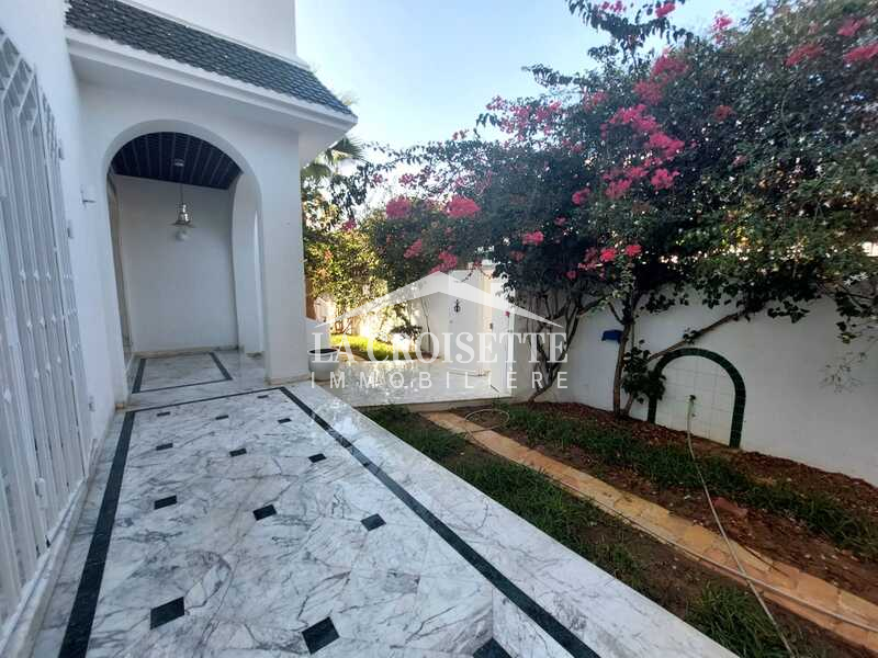 Villa S+5 avec piscine à Gammarth MVL0842