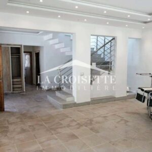 Villa S+4 à La Soukra MVL0786