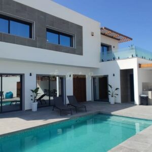 VILLA HAUTE STANDING PROCHE DE LA PLAGE