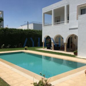Villa S+6 à La Marsa avec jardin et piscine