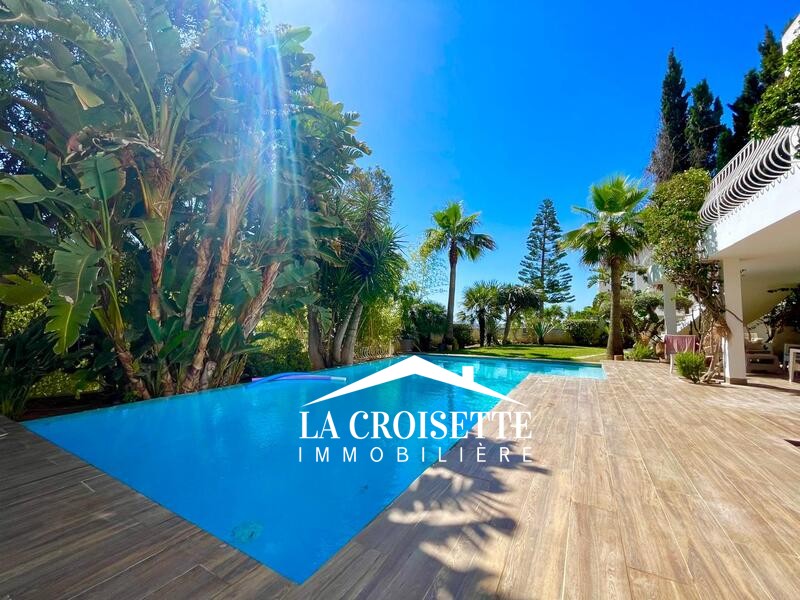 Rez-de-chaussée S3 avec jardin et piscine vide ou meublé à Gammarth MRCL0291
