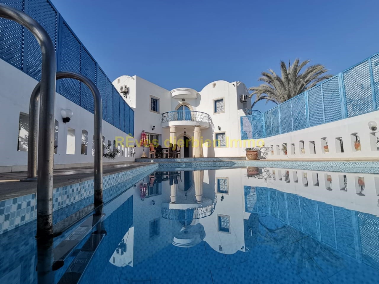 VILLA AVEC PISCINE PROCHE DE LA MER