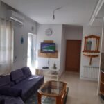 Appartement neuf Meublé étage villa Salon plus 2 chambres avec garage pour voiture avec Internet Haut débit 110dt la nuitée