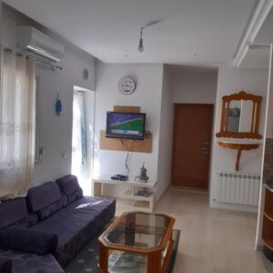 Appartement neuf Meublé étage villa Salon plus 2 chambres avec garage pour voiture avec Internet Haut débit 110dt la nuitée