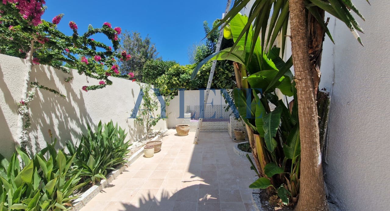 Villa S+5 à louer à La Marsa avec grand jardin