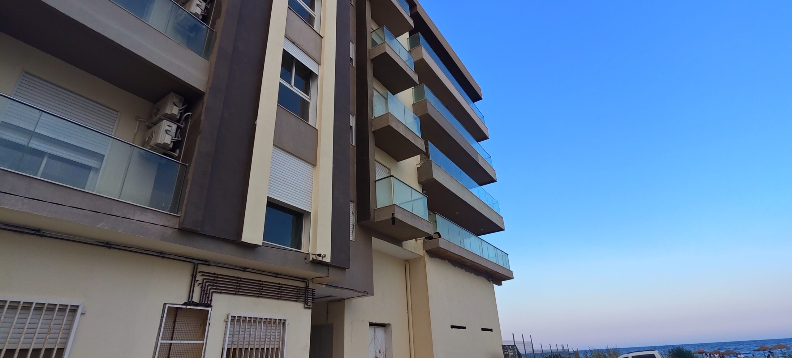 Luxury Seaside Apartment – Chott Mariem