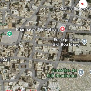 Échanger ou Vendre Maison située au centre-ville de Kélibia, en face de la mosquée Sidi Boudhaoui.