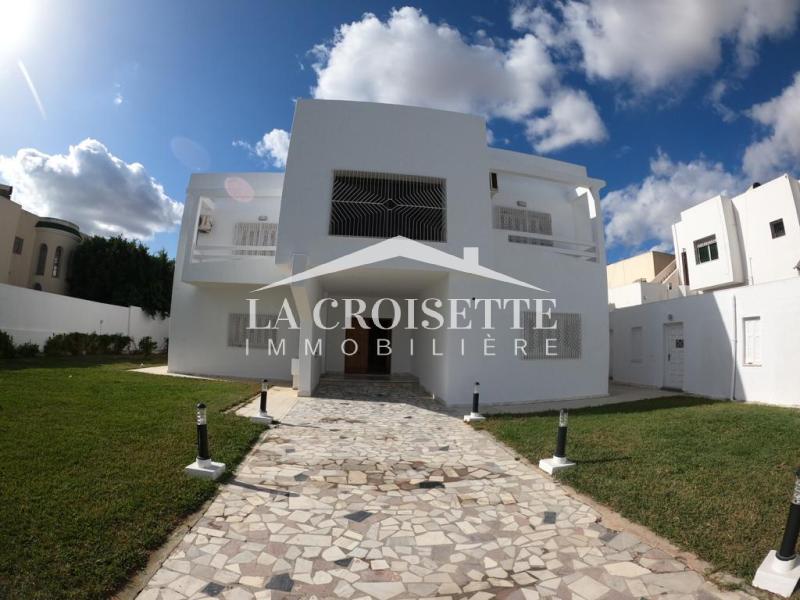 Villa S+9 à La Soukra MVL1724