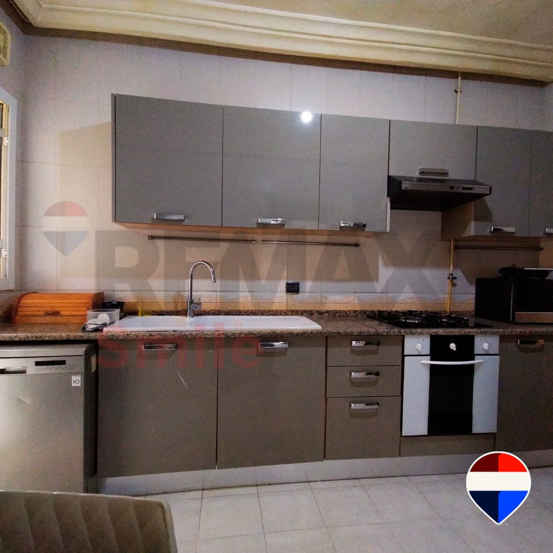 Dream Investment in La Marsa: A 3-Bedroom Apartment at Cité des Palmeraies, L'Aouina