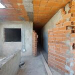 Photo-7 : Maison R+1 récemment construite à Fouchena avec rez-de-chaussée aménagé et étage inachevé sur un terrain de 200 m²