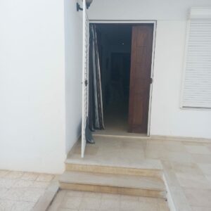 Villa S+3 avec jardin et studio S+1 indépendant, Boumhel.