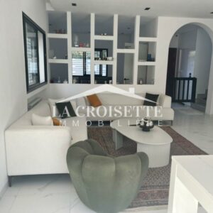 Villa S+3 avec piscine à la Soukra ZVL0045