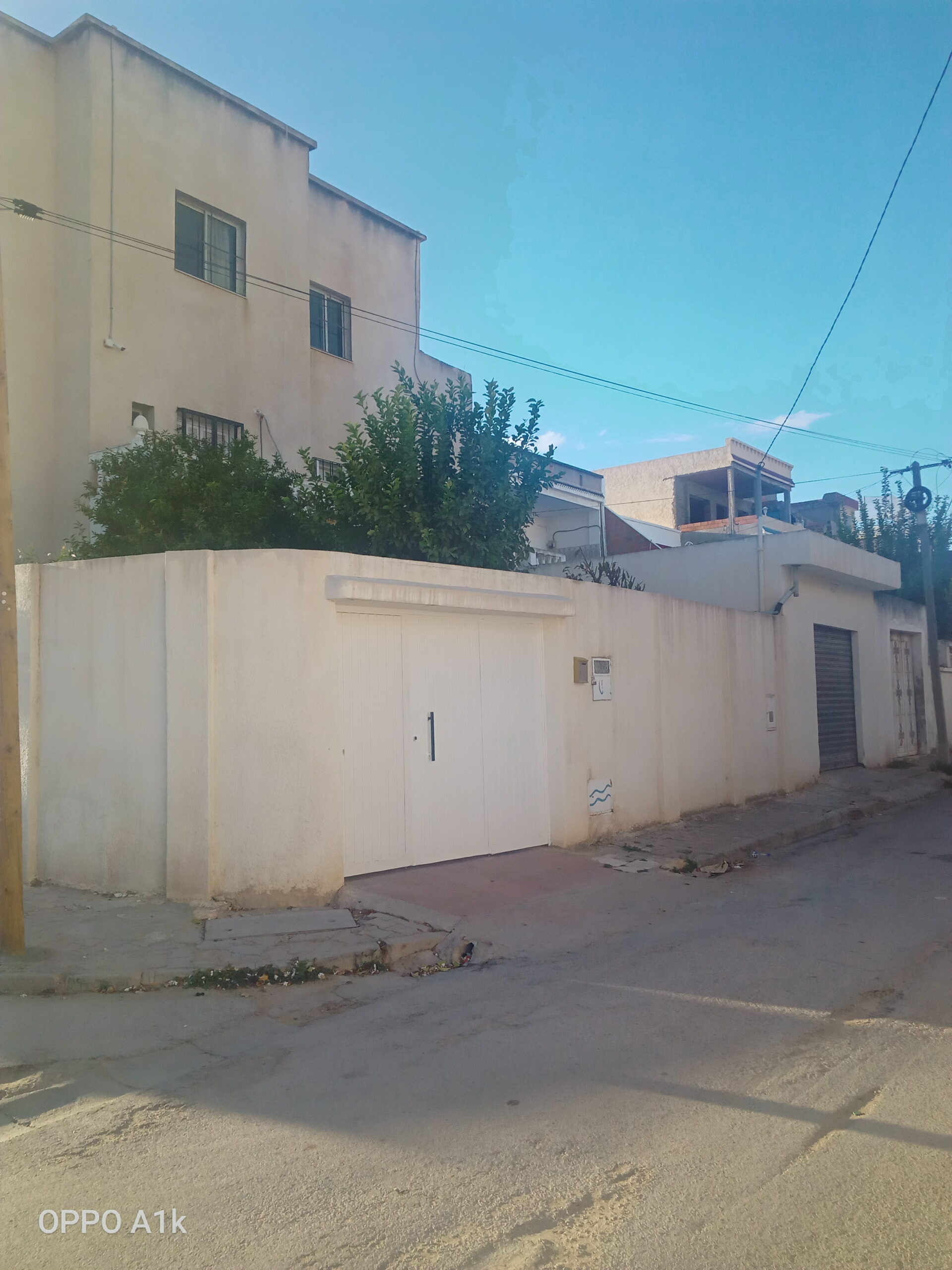 Bâtiment sur trois niveaux à Tunis
