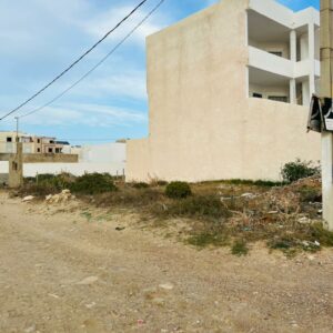 Terrain à Ain Grenz