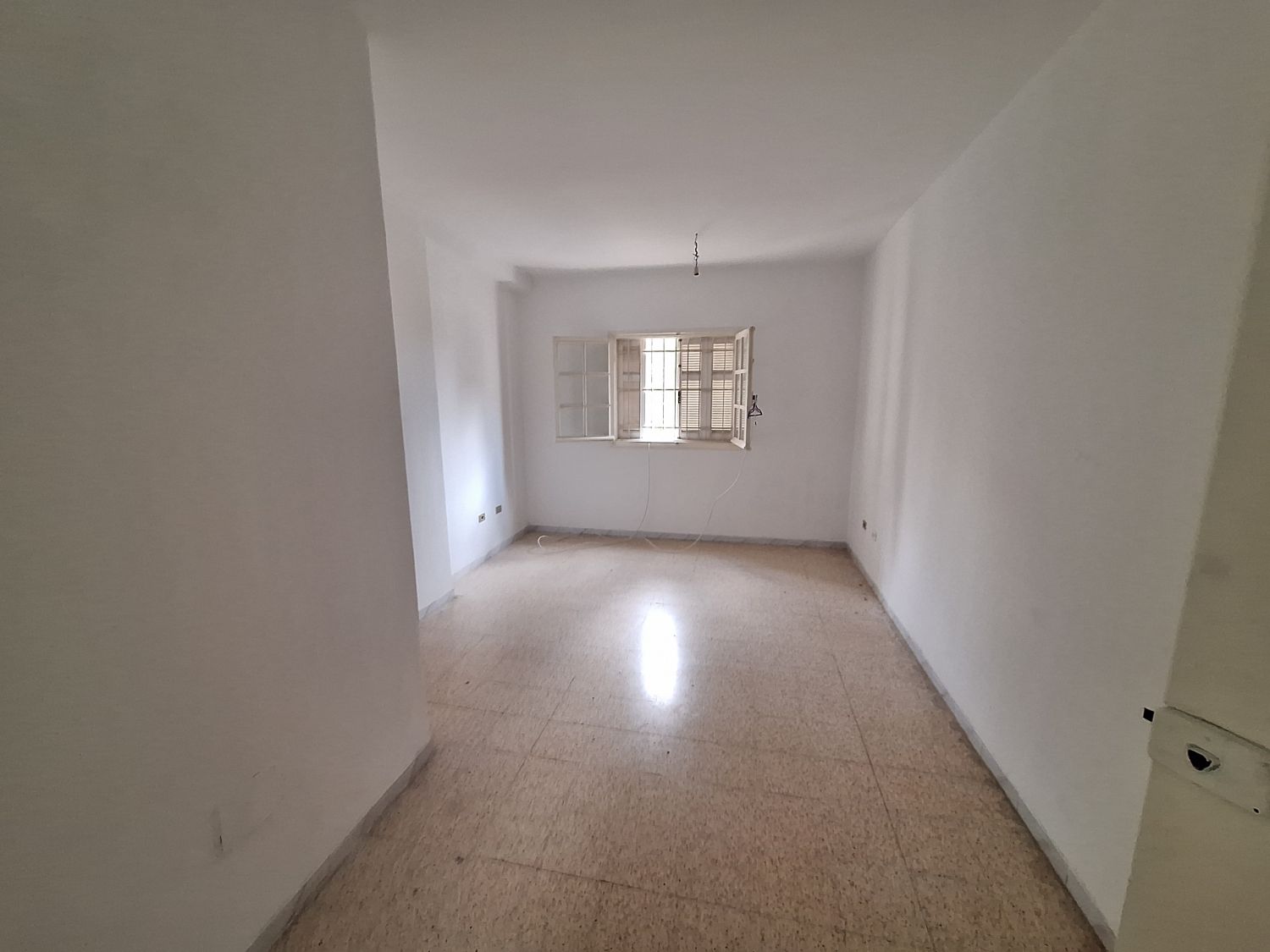 Appartement S+2 au 1er étage – Résidence gardée avec syndic à Borj Louzir