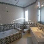 Photo-12 : Villa S+5 avec piscine à Gammarth MVL0047