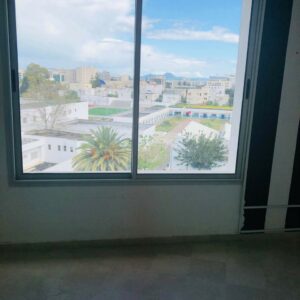 Bureau au 3eme étage à cote eye clinic