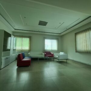 Bureau meublé 5 pièces 200 m² au 1er étage à la Zone Industrielle Mghira