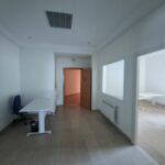 Photo-3 : Bureau meublé 5 pièces 200 m² au 1er étage à la Zone Industrielle Mghira