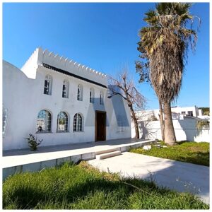 VILLA S+4 À USAGE BUREAUTIQUE FACE À LA MER DE RADES PLAGE