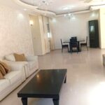 Photo-2 : Grand appartement meublé au rez de chaussée