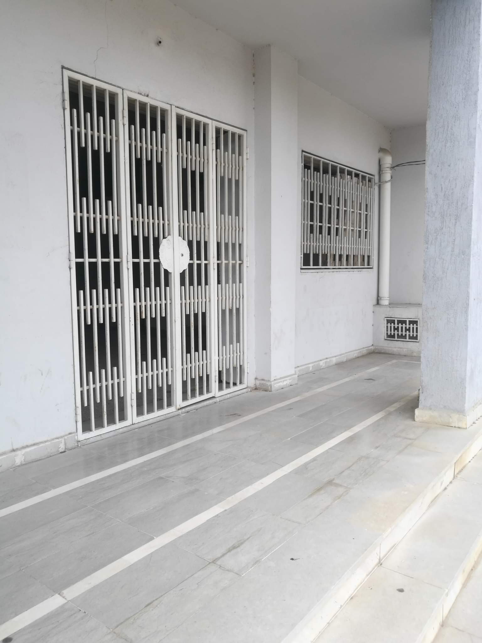 Local commercial de 163 m² à Denden
