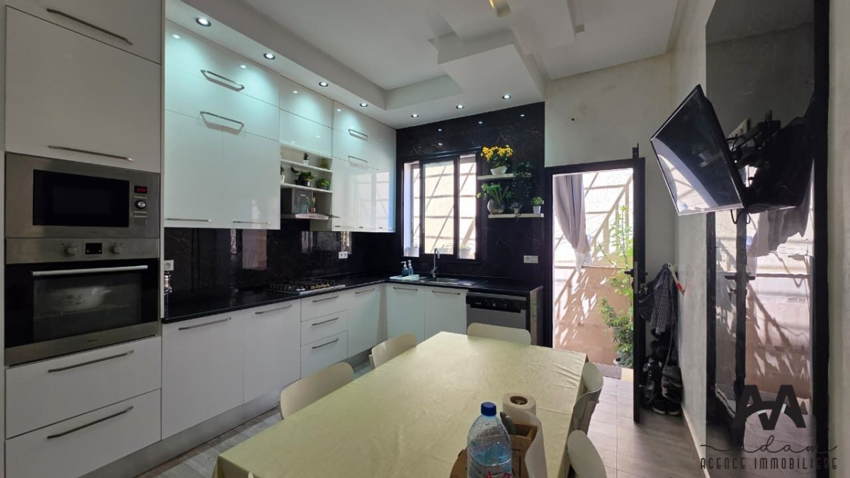 Villa S+3 de 265m² avec garage à Lido, Nabeul